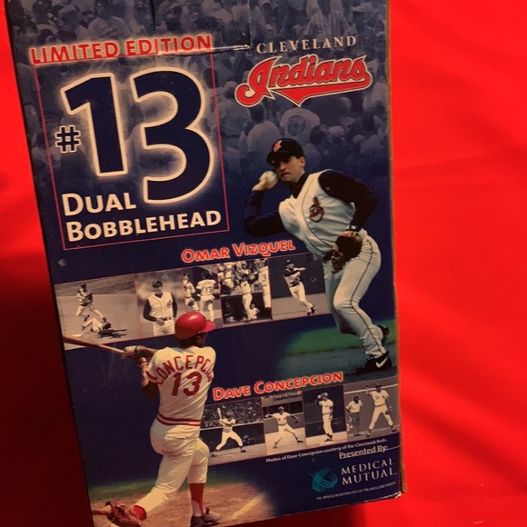 MLB dual bobble head #13 Vizquel & Concepcion gold glove SS. New in box. - Picture 6 of 8